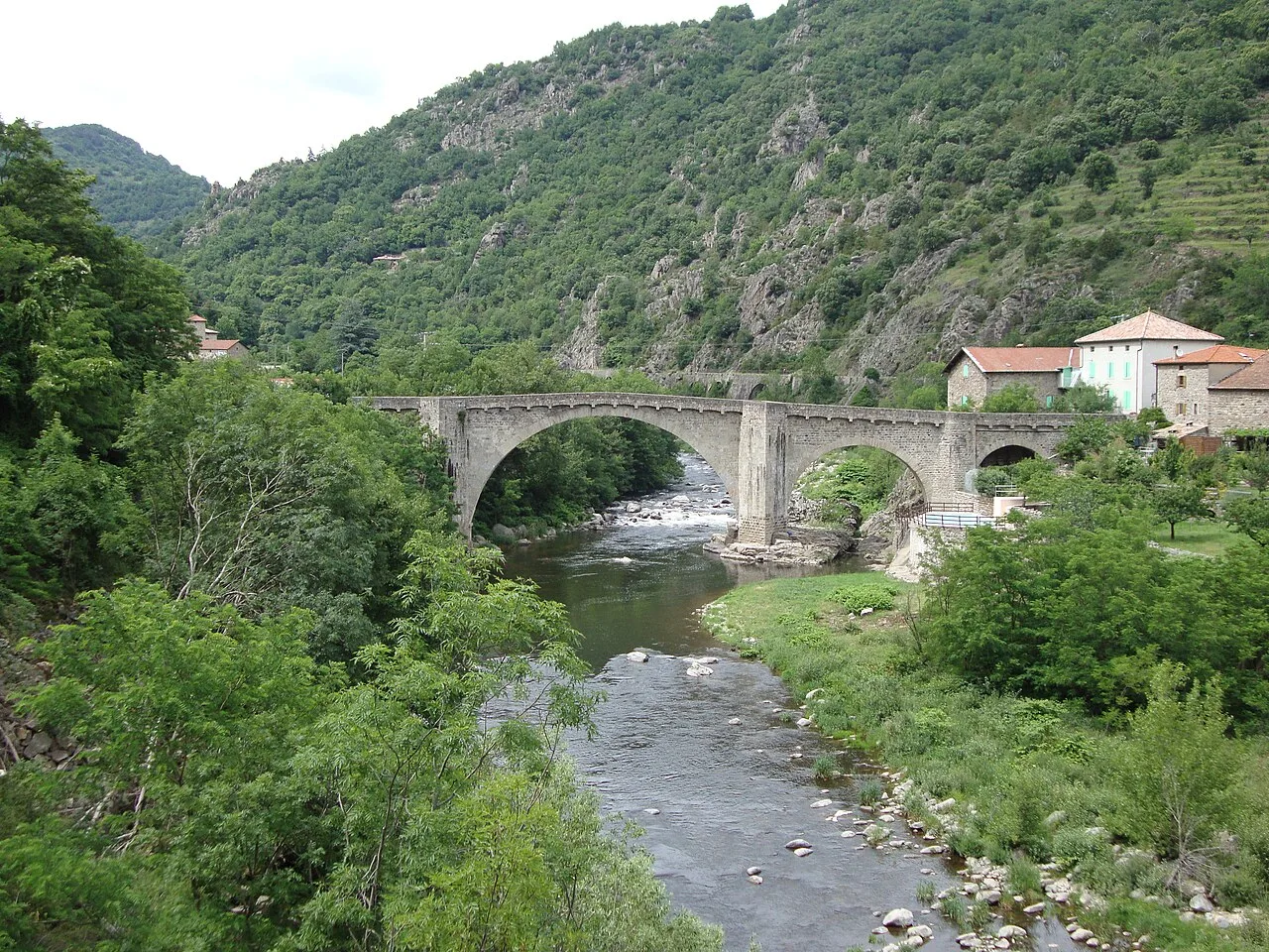 Chalencon_(Ardèche,_Fr)_l'Eyrieux,_Pont_de_Chervil.